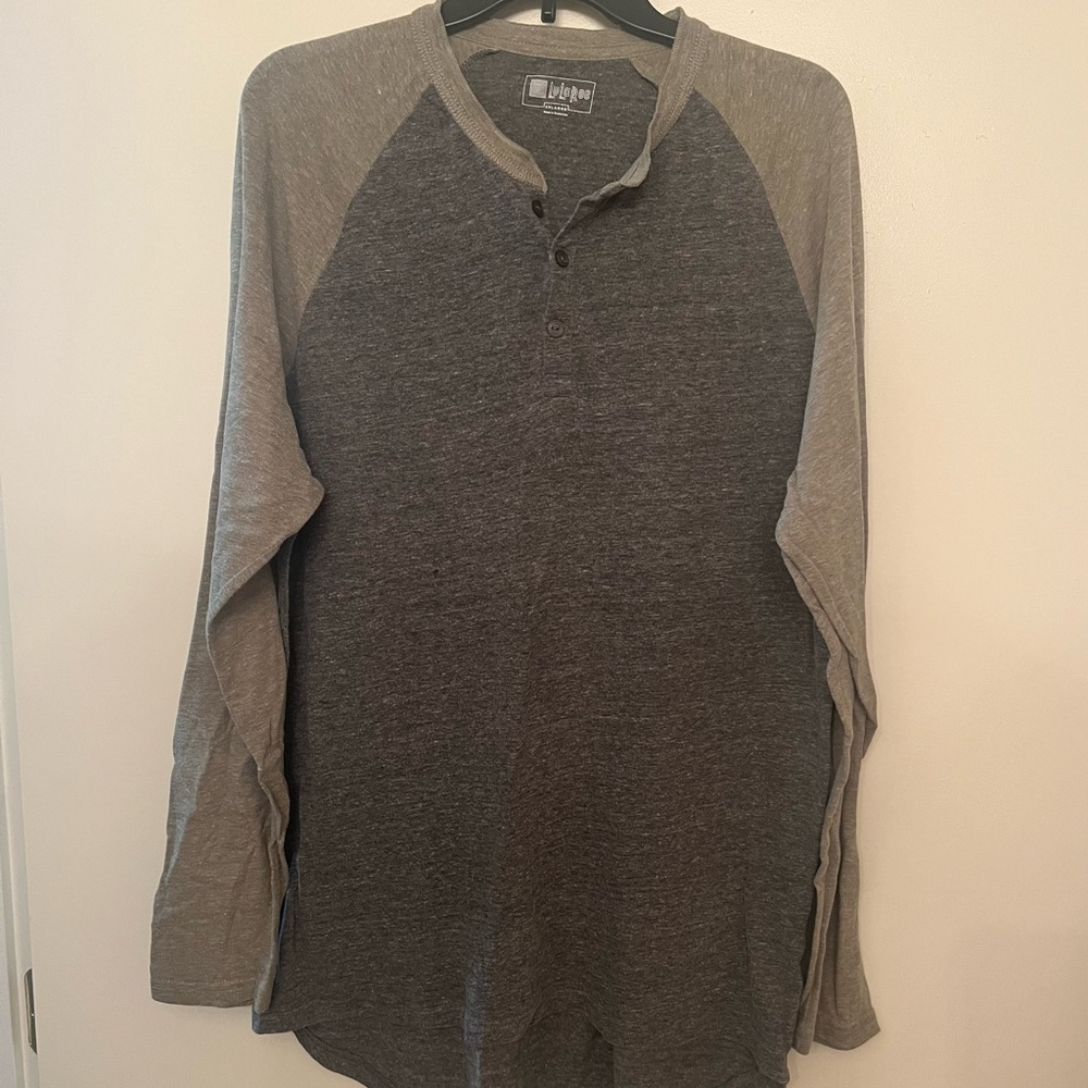 LuLaRoe Gray Long Sleeve Tee with Raglan Sleeves